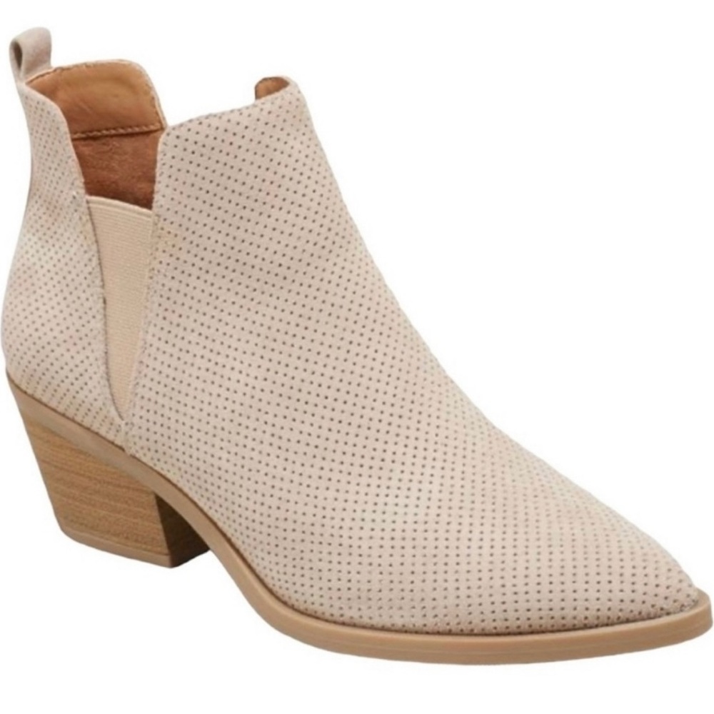 Universal Thread Sylvie Ankle Boots, taupe, size 10, like new. 2 inch heel